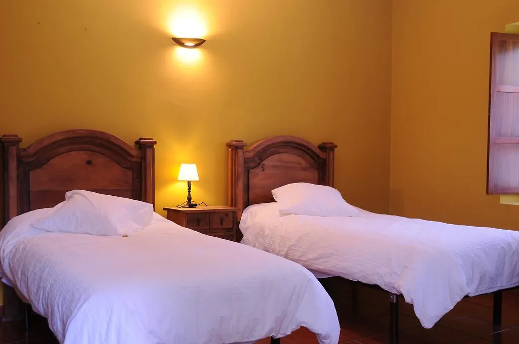 Bekoabadene Guest House Menaka 0*,